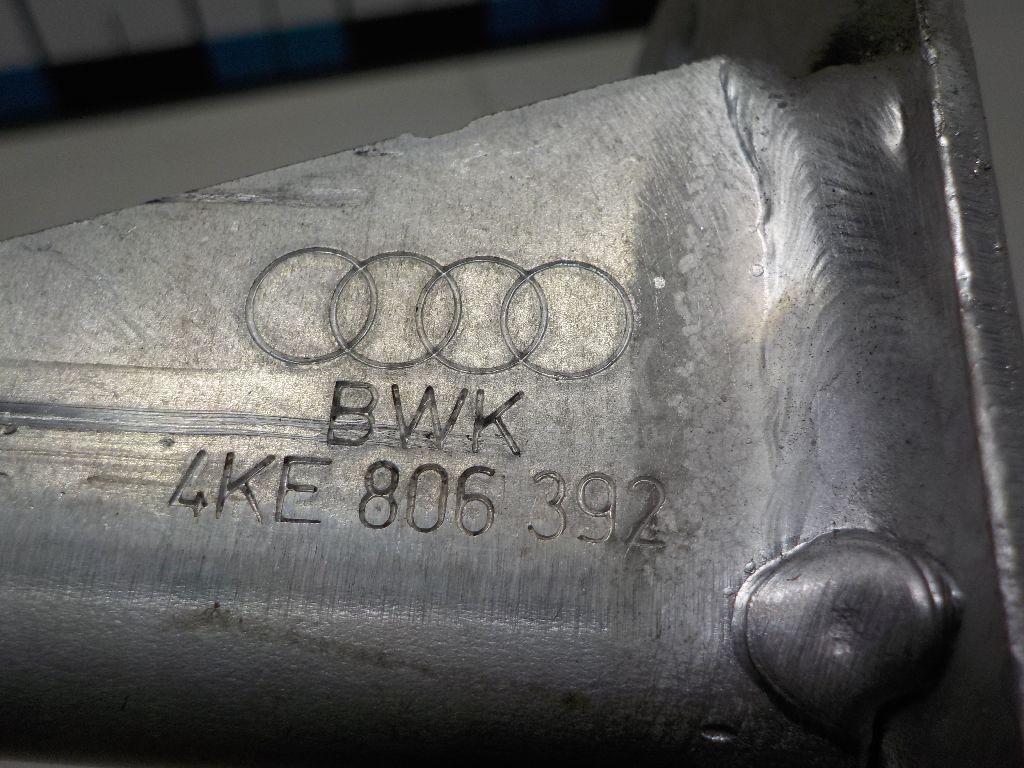 Кронштейн усилителя переднего бампера правый для  Audi A3 [8P1] 2003-2013