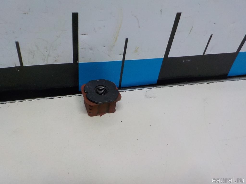 Крепление кронштейна радиатора