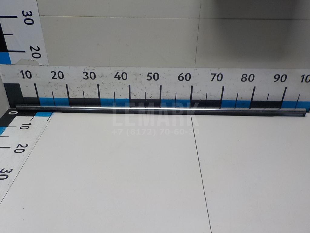 Накладка стекла переднего правого 7P0837476H7Z7 VAG