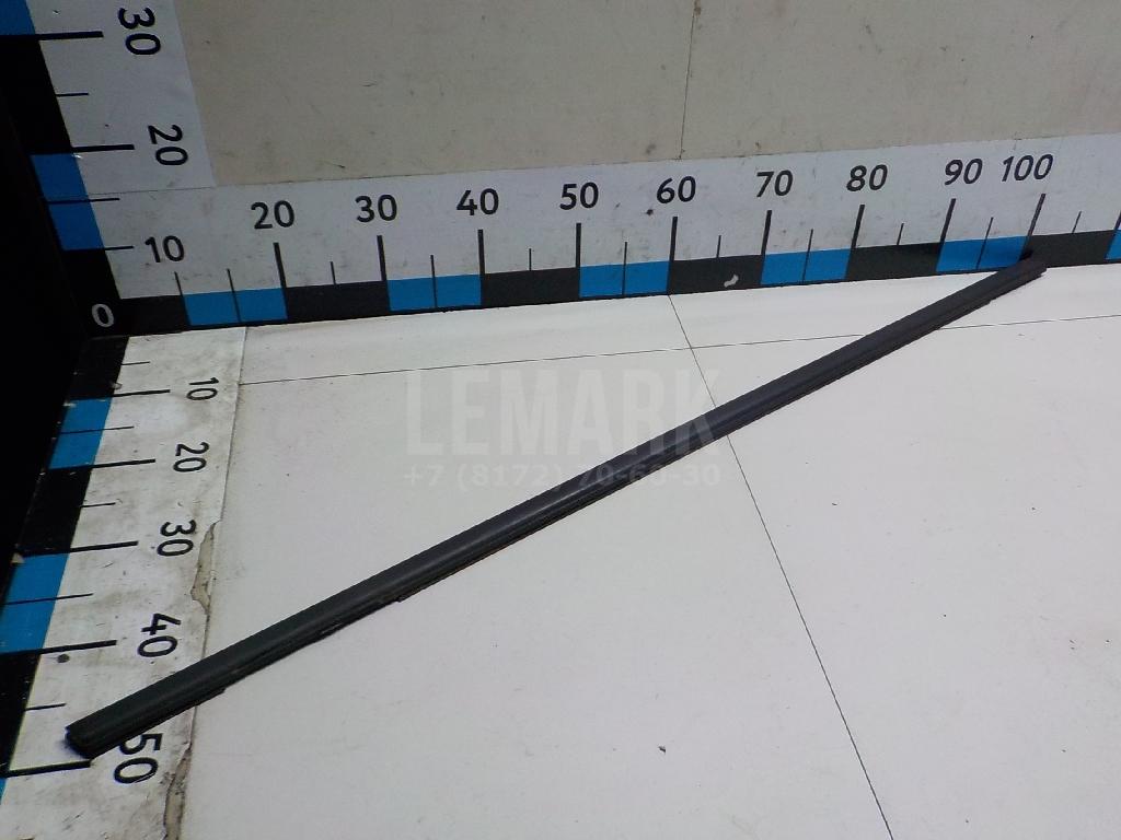 Накладка стекла переднего правого 13259953 GM