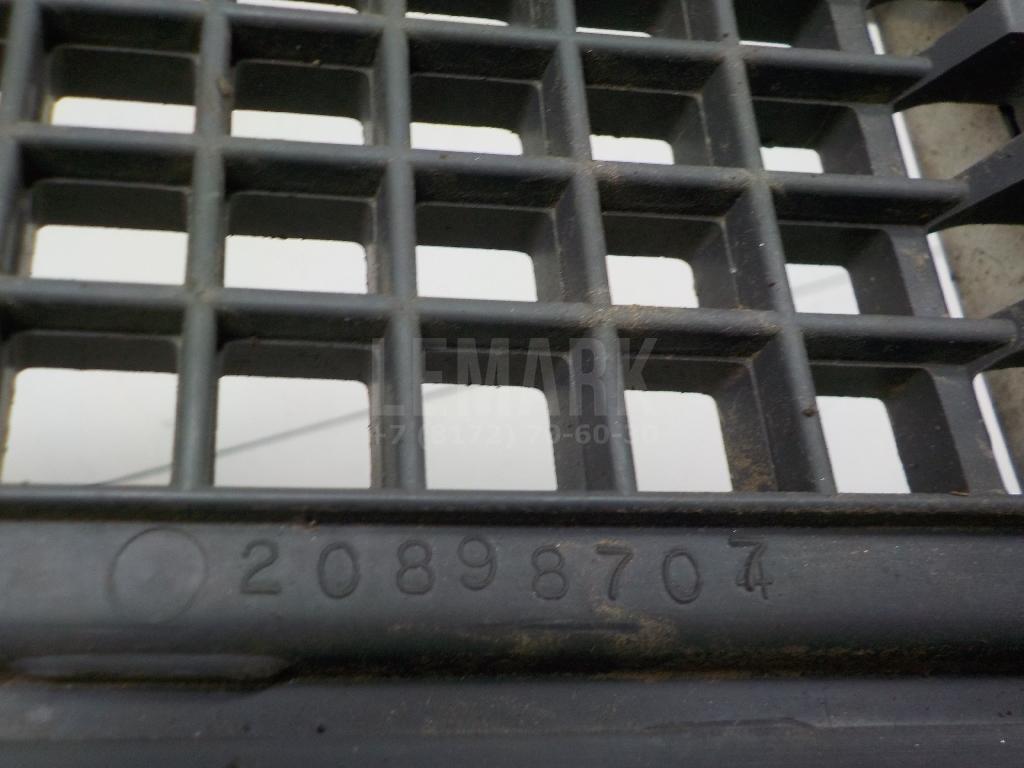Решетка в бампер центральная