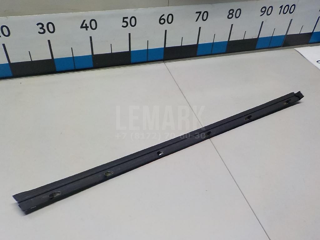 Уплотнитель (внутри) 6817442040 Toyota