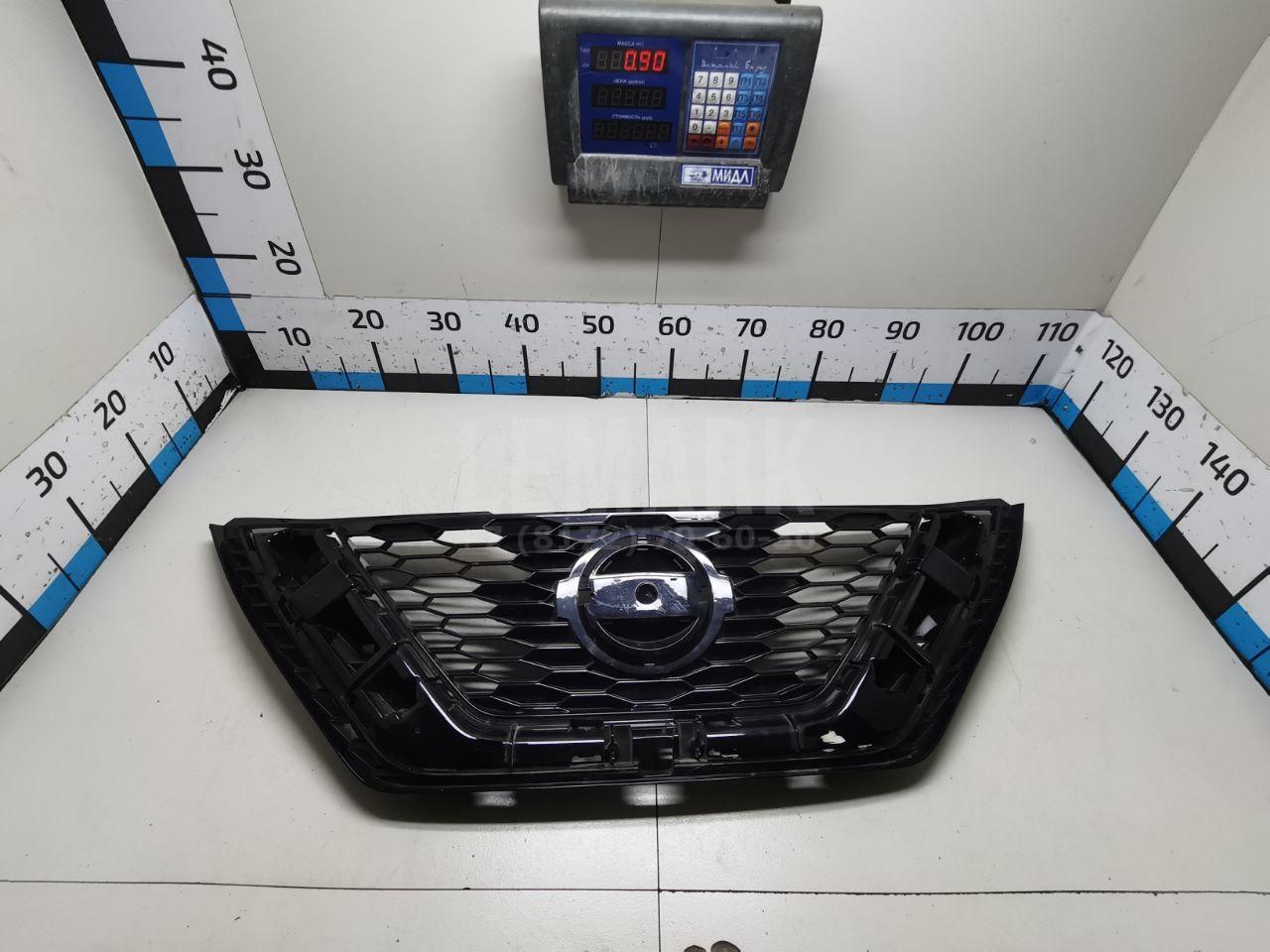 Решетка радиатора 62310HV22C Nissan