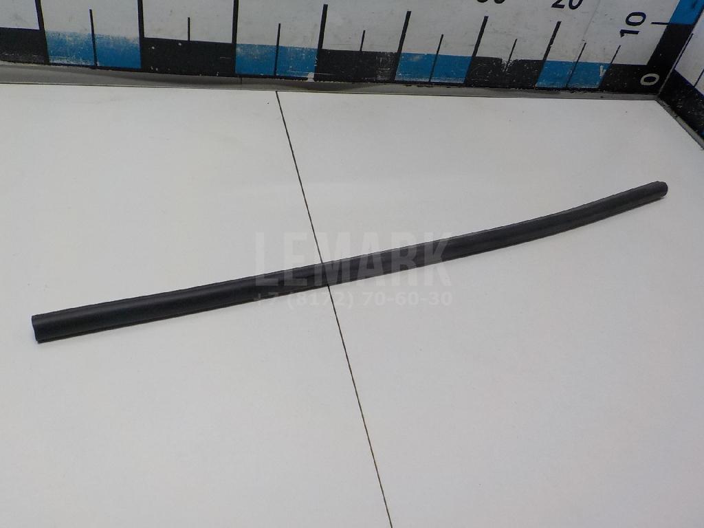 Уплотнитель капота 5G0823707 VAG