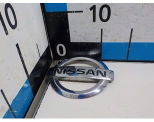 Эмблема на крышку багажника для Nissan Navara (D40) 2005-2015 с разбора состояние хорошее