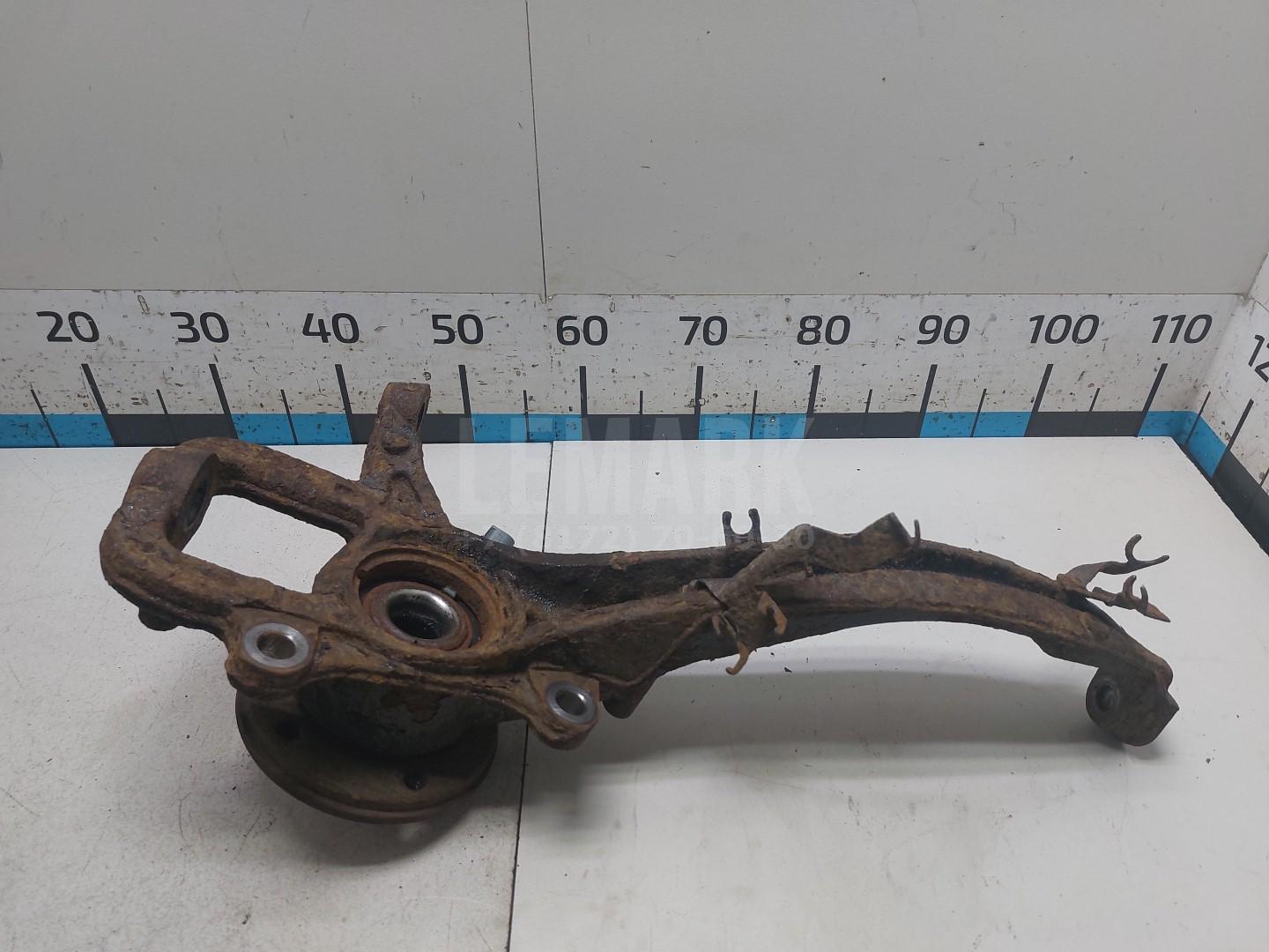 Кулак поворотный передний левый 7L6407257A VAG