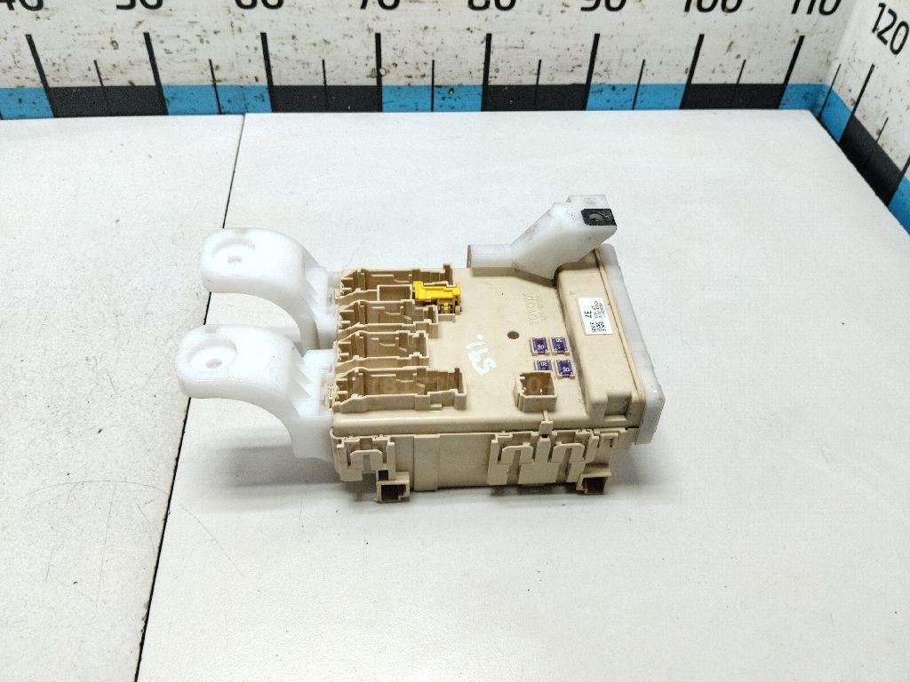 Блок предохранителей 8273042750 Toyota