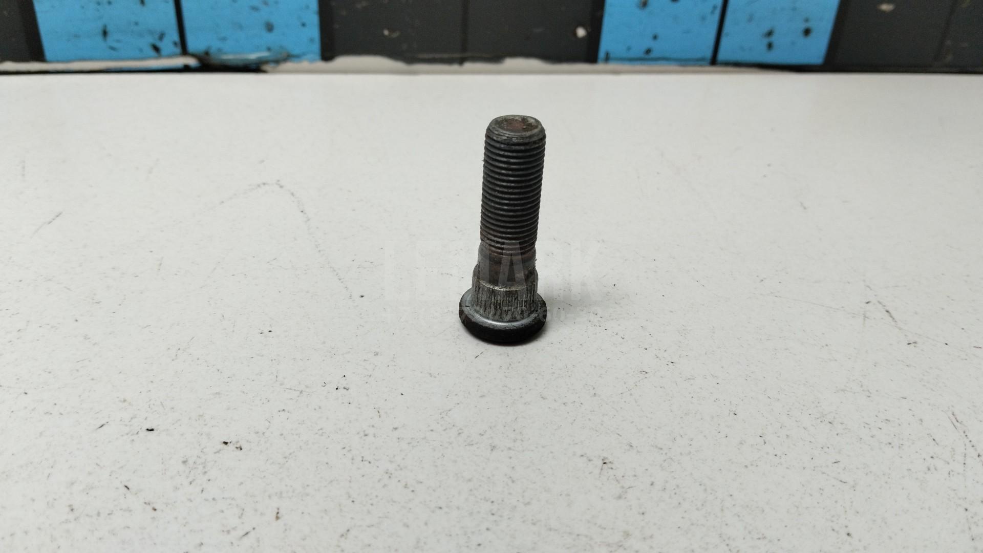 Шпилька колеса 4322270T00 Nissan