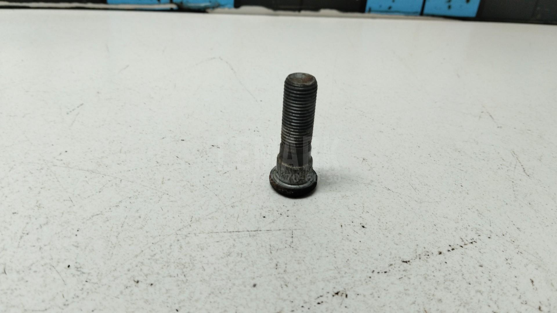 Шпилька колеса 4322270T00 Nissan
