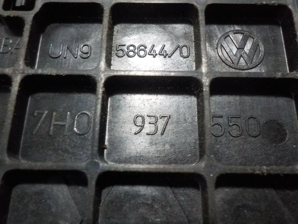 Блок предохранителей 7H0937550 VAG