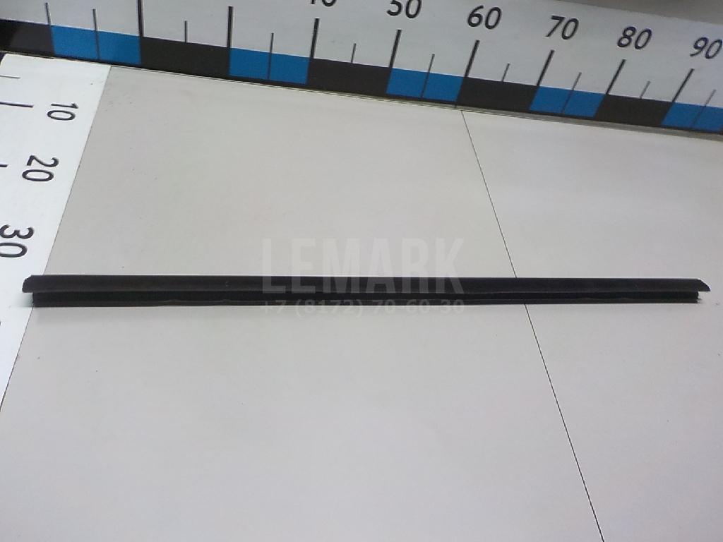 Накладка стекла заднего левого 1523458 Ford