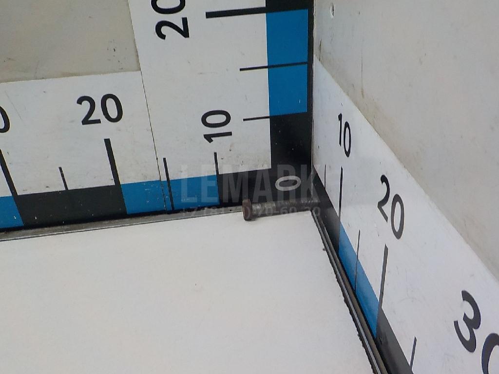 Болт переднего рычага
