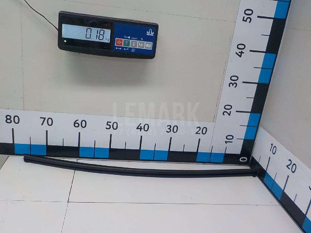 Накладка стекла переднего правого 822412W100 Hyundai-Kia