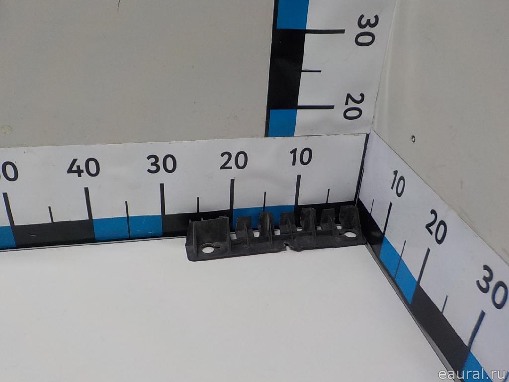 Кронштейн заднего бампера правый