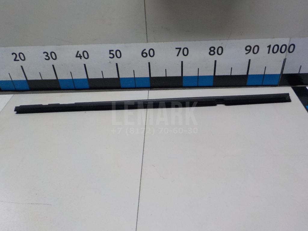 Уплотнитель стекла двери 1K6839472E5AP VAG