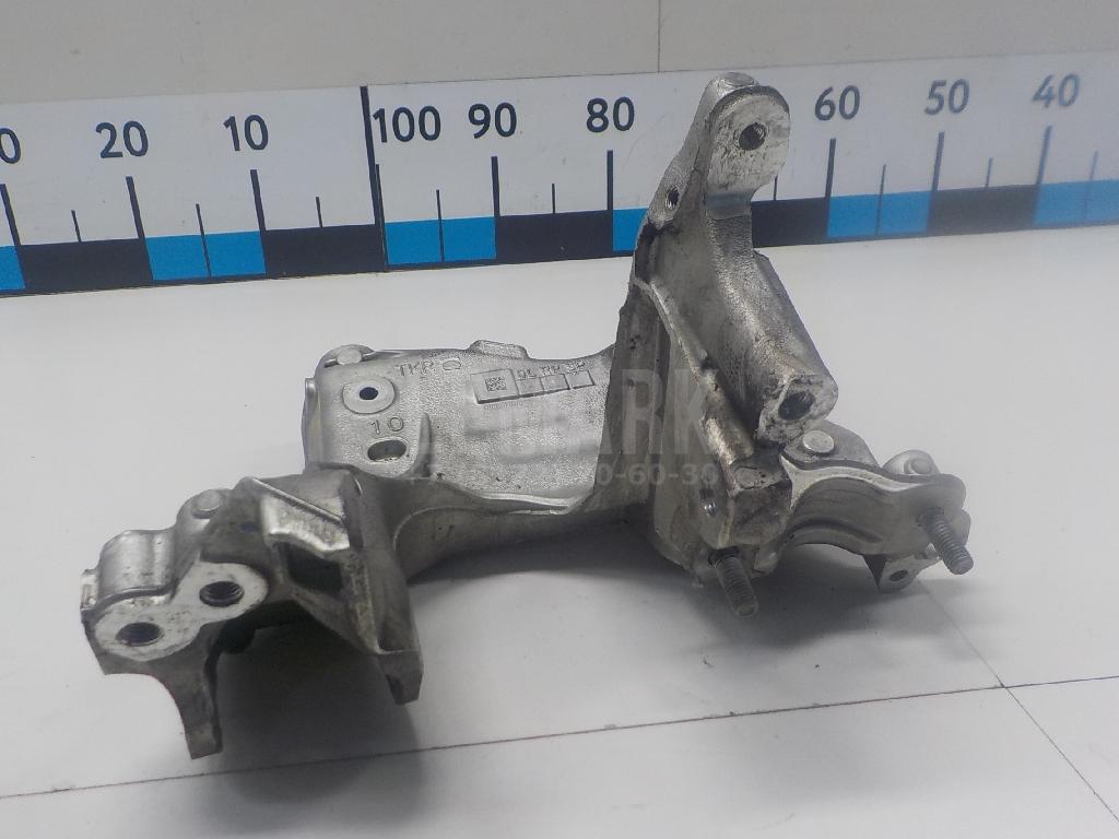 Кронштейн передней балки для  Aurus