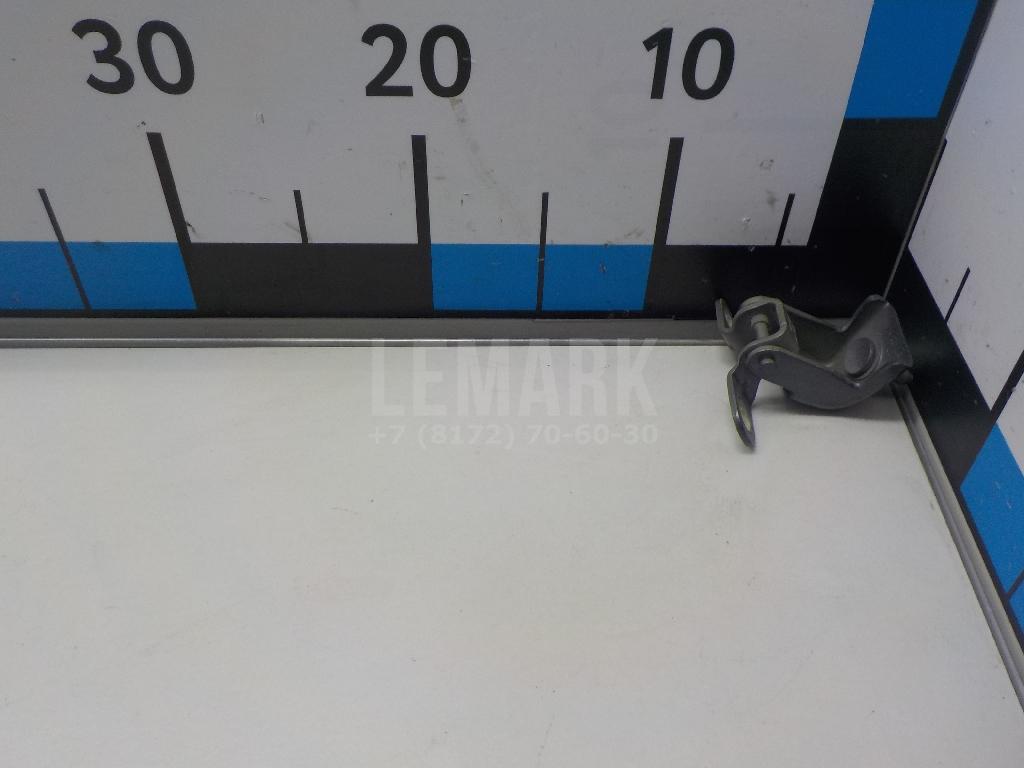Петля двери багажника