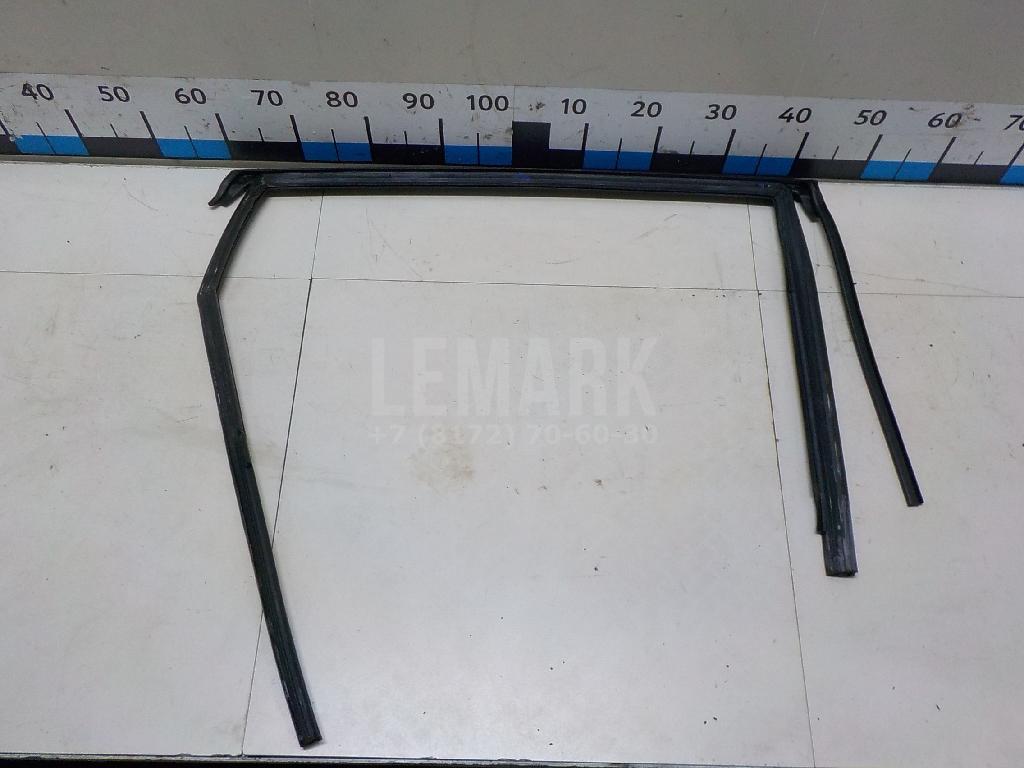 Уплотнитель стекла двери для  BMW X1 F48 2014-2022
