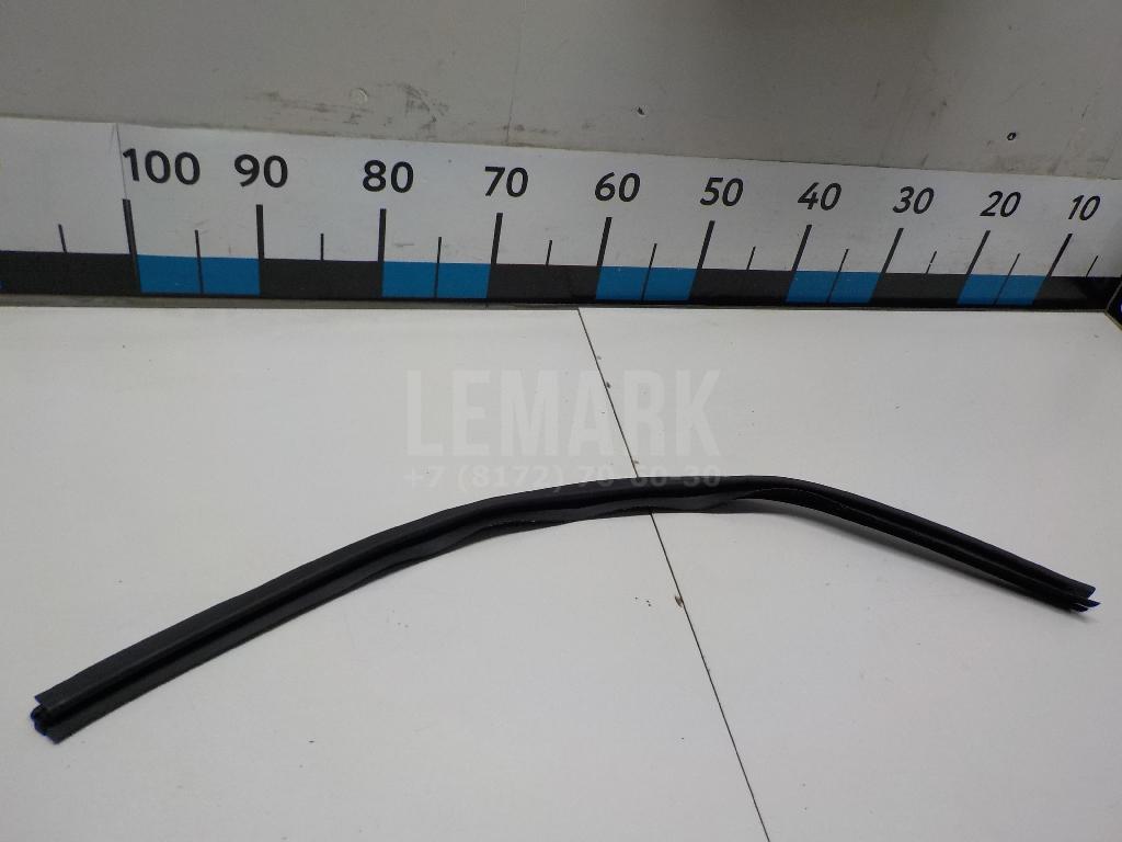 Уплотнитель стекла двери 822312P000 Hyundai-Kia