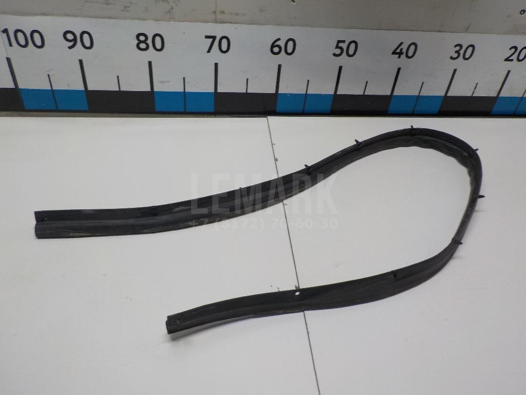 Уплотнитель капота 864551U000 Hyundai-Kia