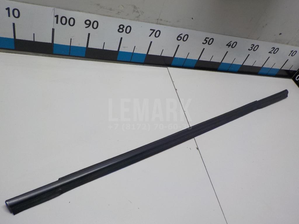 Накладка стекла заднего правого 832201U010 Hyundai-Kia