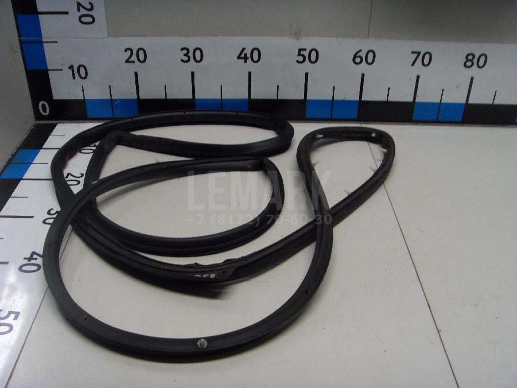 Уплотнитель двери 821301H000 Hyundai-Kia