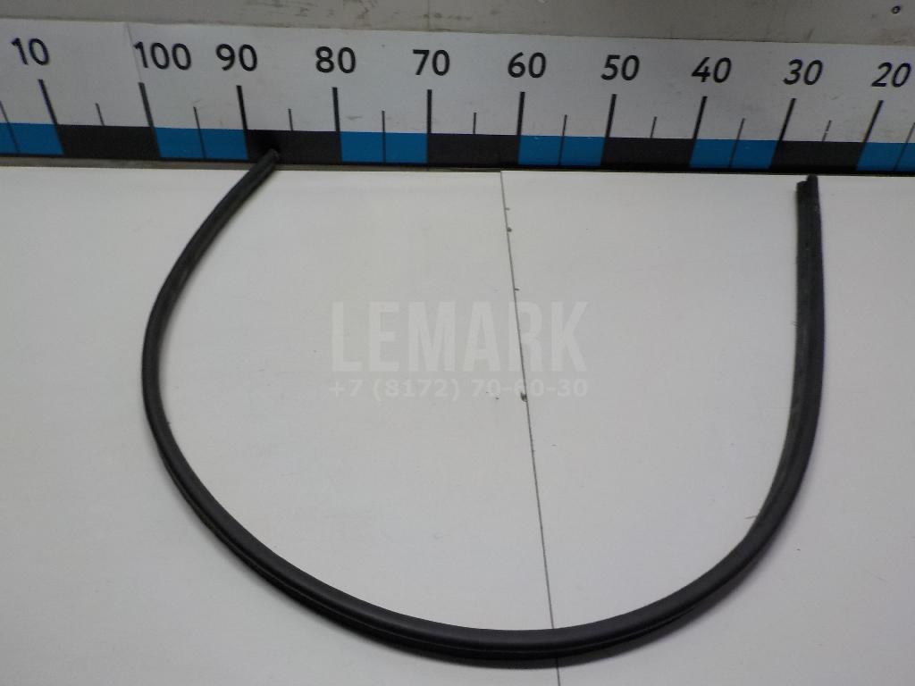 Уплотнитель капота 864302P000 Hyundai-Kia