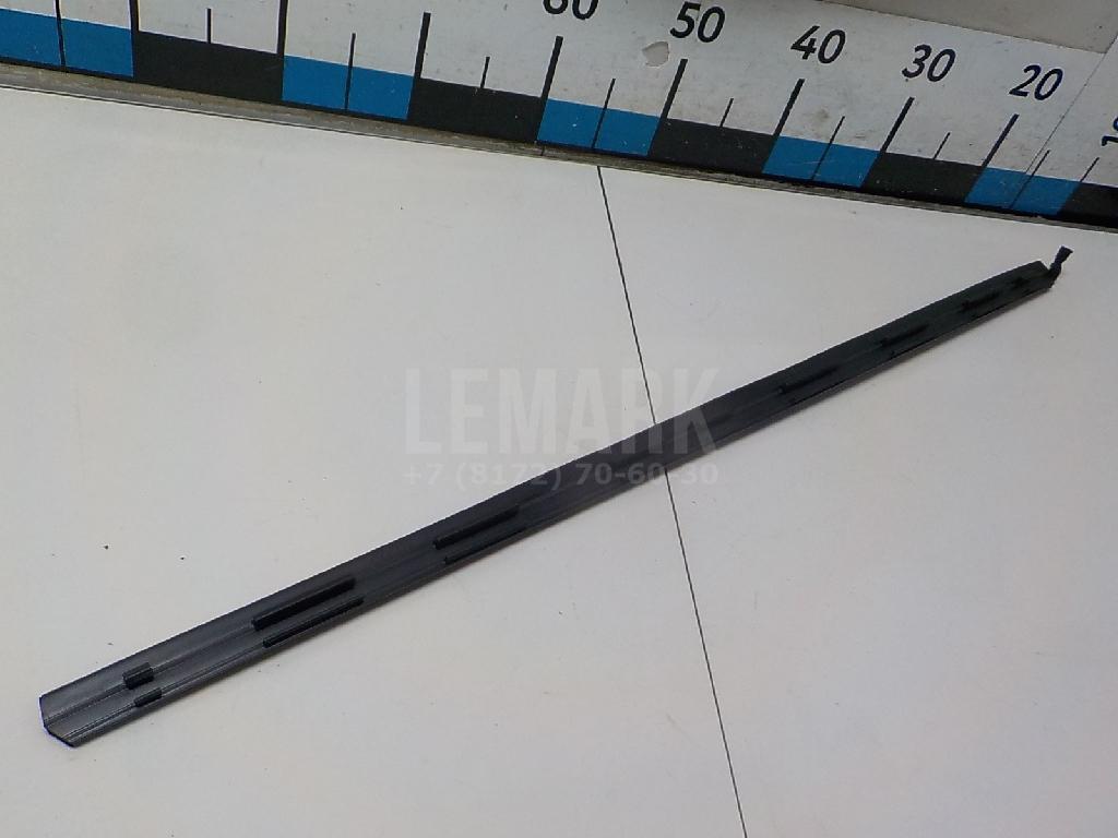 Накладка стекла переднего правого 80834JG000 Nissan