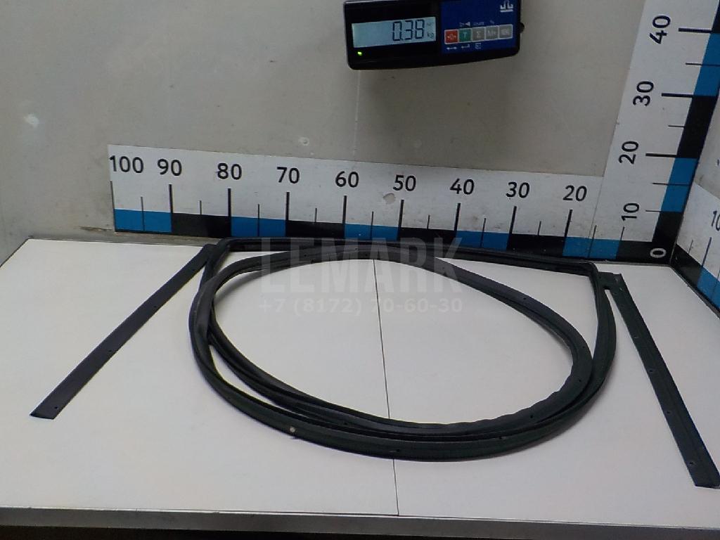 Уплотнитель двери 82831JG000 Nissan
