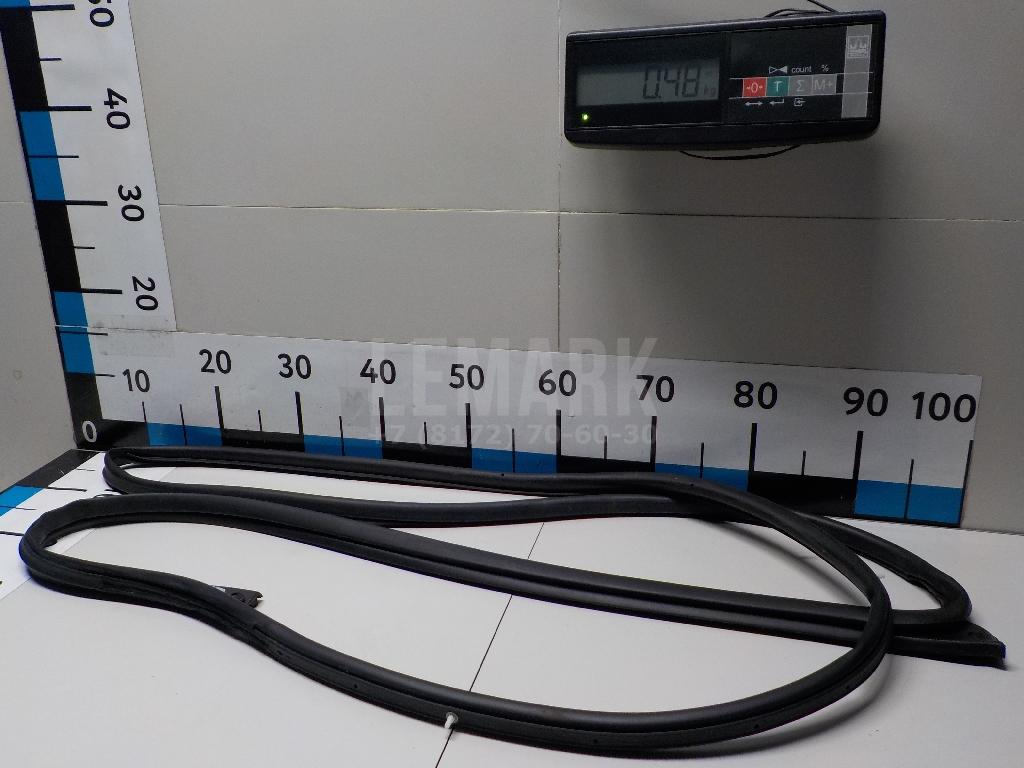 Уплотнитель двери 821302B000 Hyundai-Kia