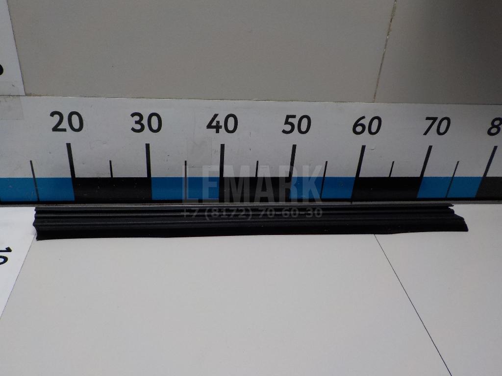 Уплотнитель стекла двери 3T5839479 VAG