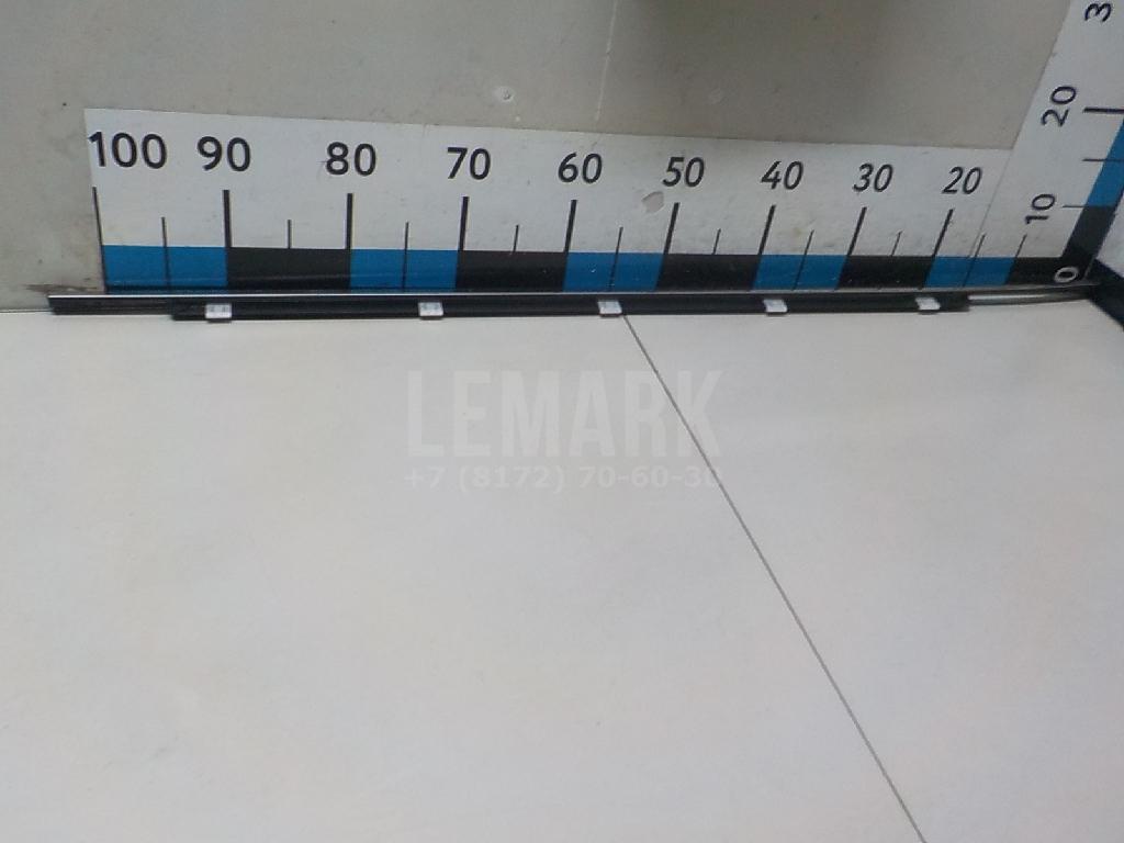 Накладка стекла переднего правого 822202W000 Hyundai-Kia