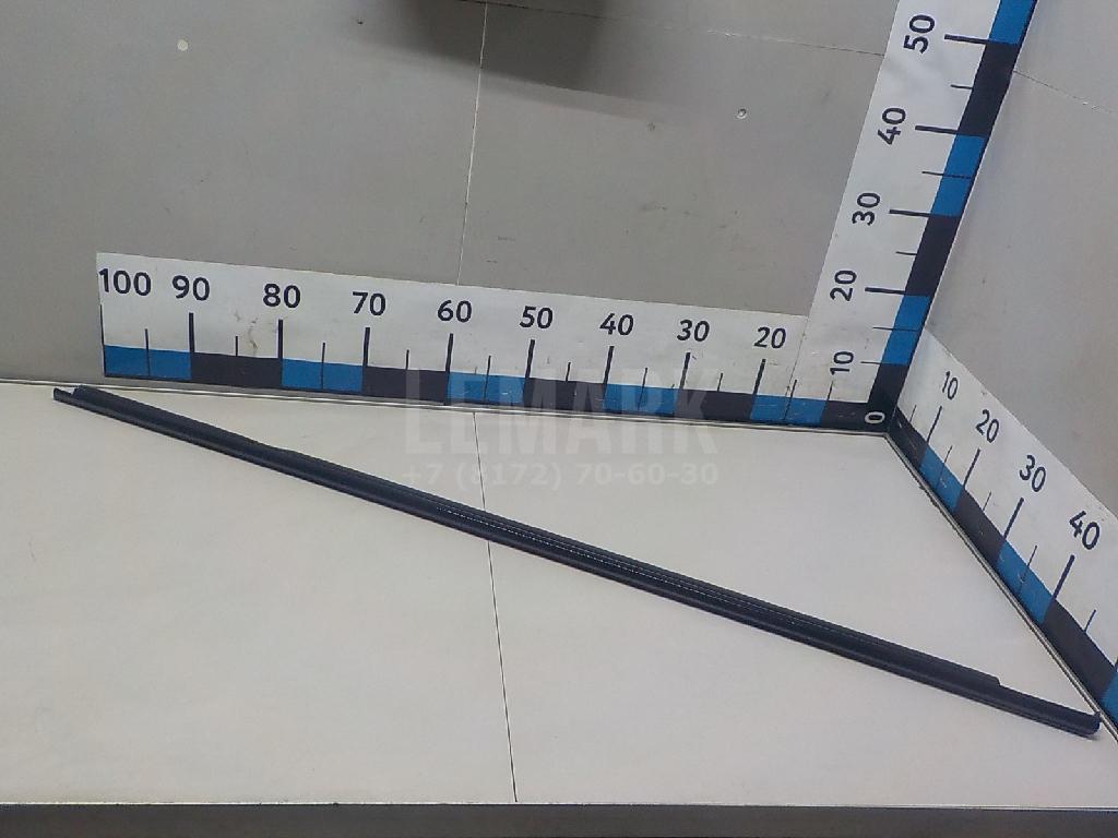 Накладка стекла переднего левого