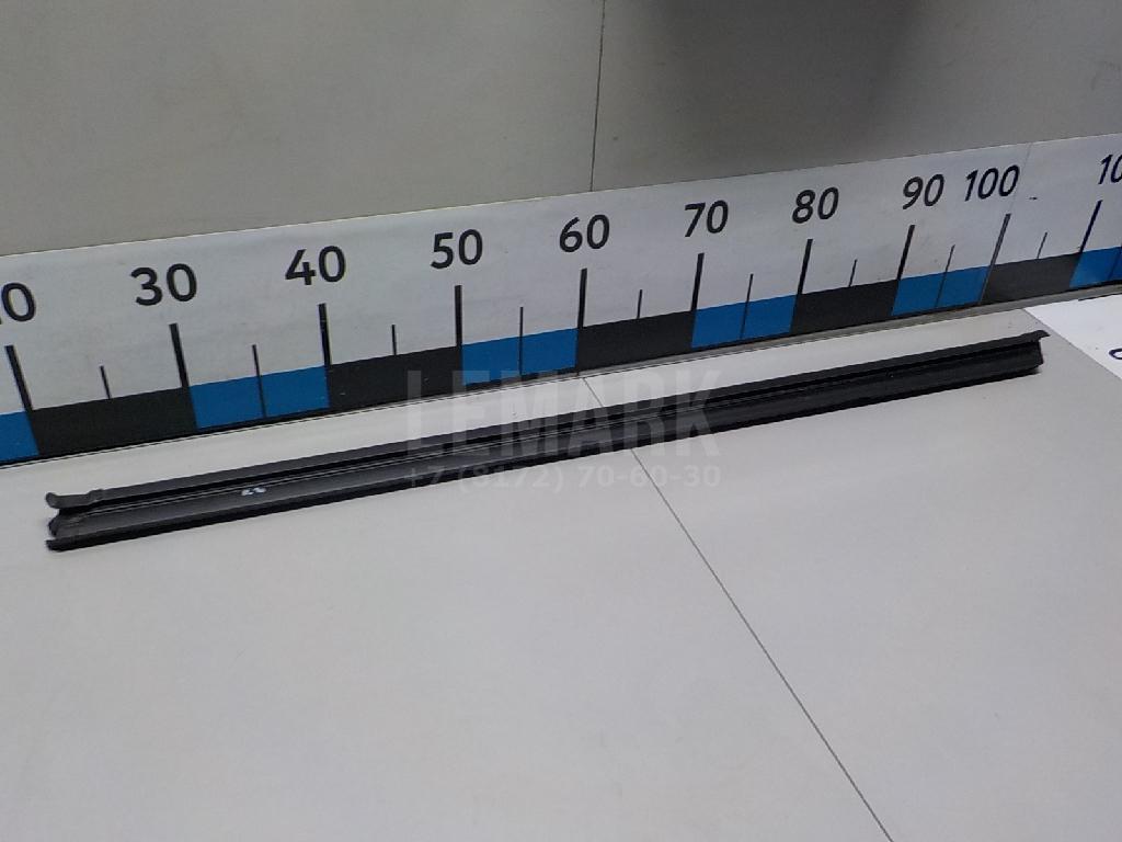 Уплотнитель стекла двери 5K6839480B5AP VAG