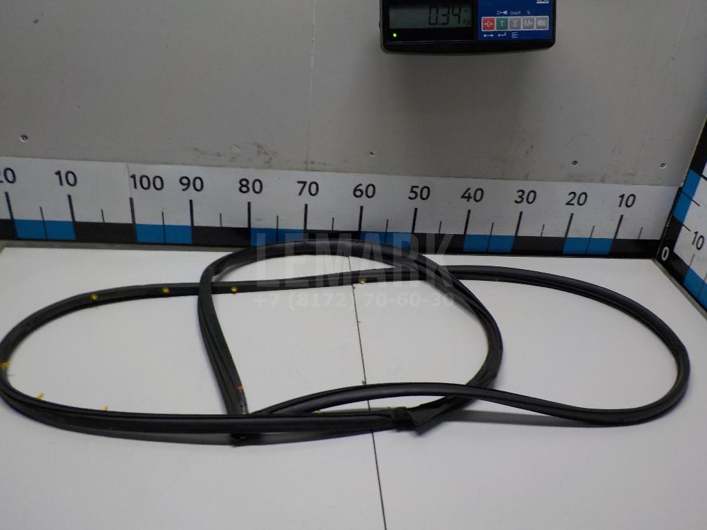 Уплотнитель двери 821402Y000 Hyundai-Kia