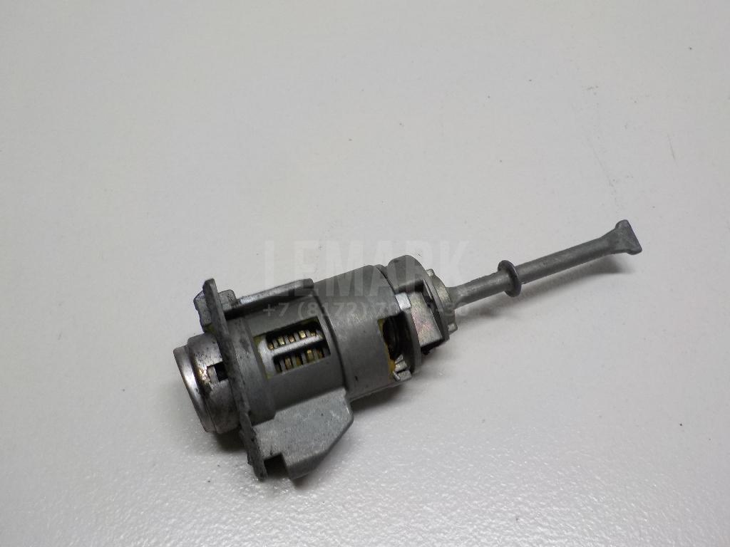 Вставка замка двери прав. 819802YA00 Hyundai-Kia