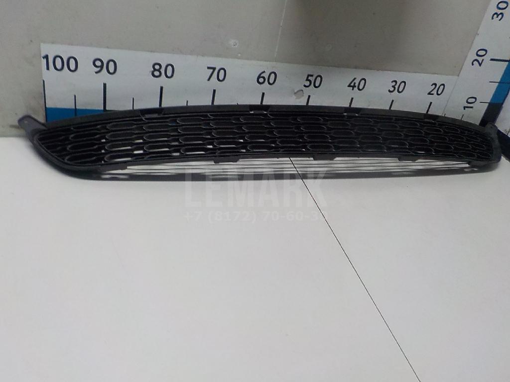 Решетка в бампер центральная 865611U700 Hyundai-Kia