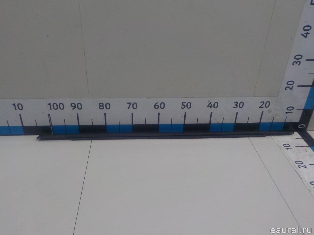Накладка стекла переднего левого