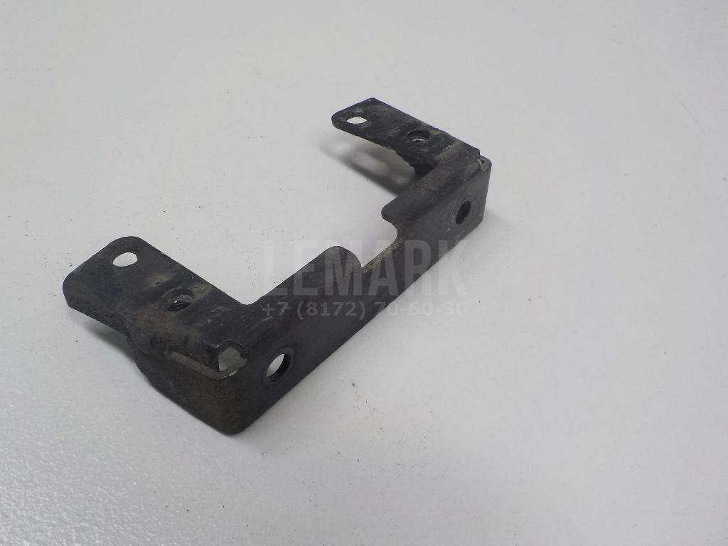 Кронштейн замка капота для  Cadillac Escalade II 2000-2006