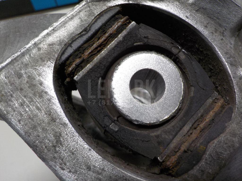 Кулак поворотный задний правый для  BMW X3 E83 2004-2010