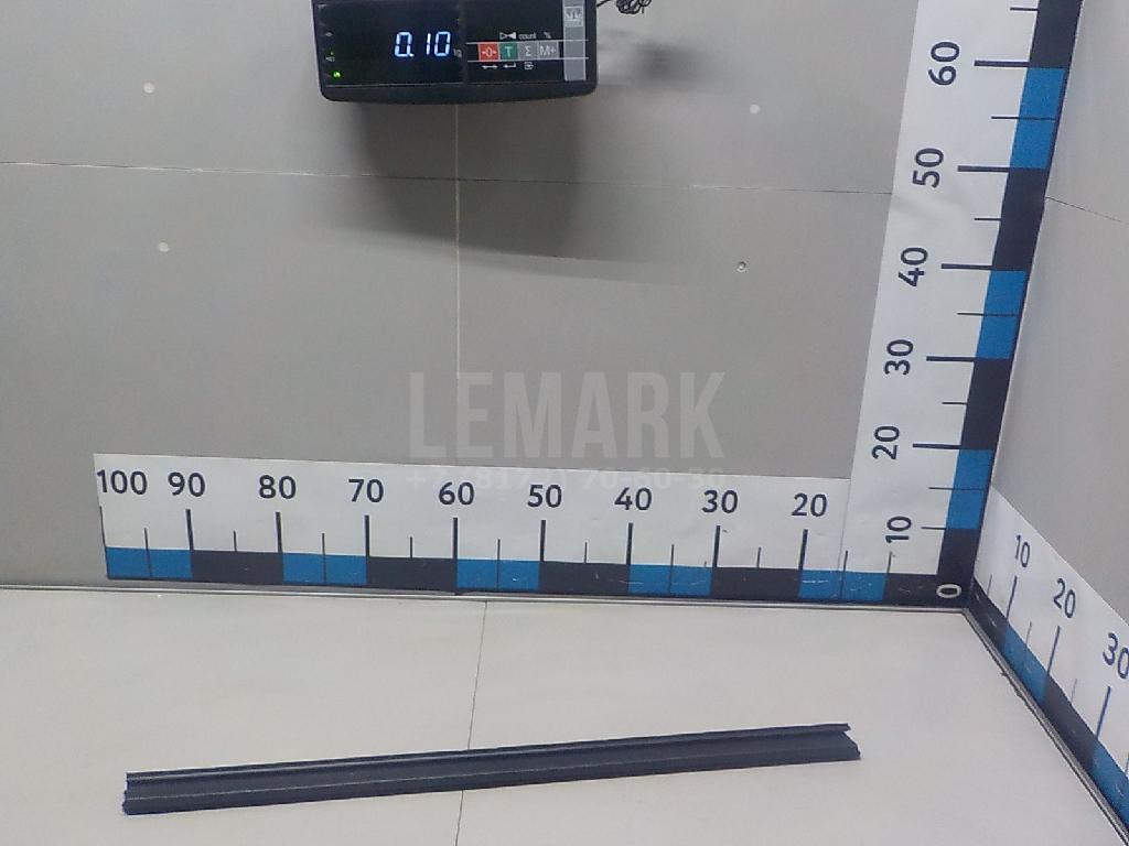 Накладка стекла заднего левого