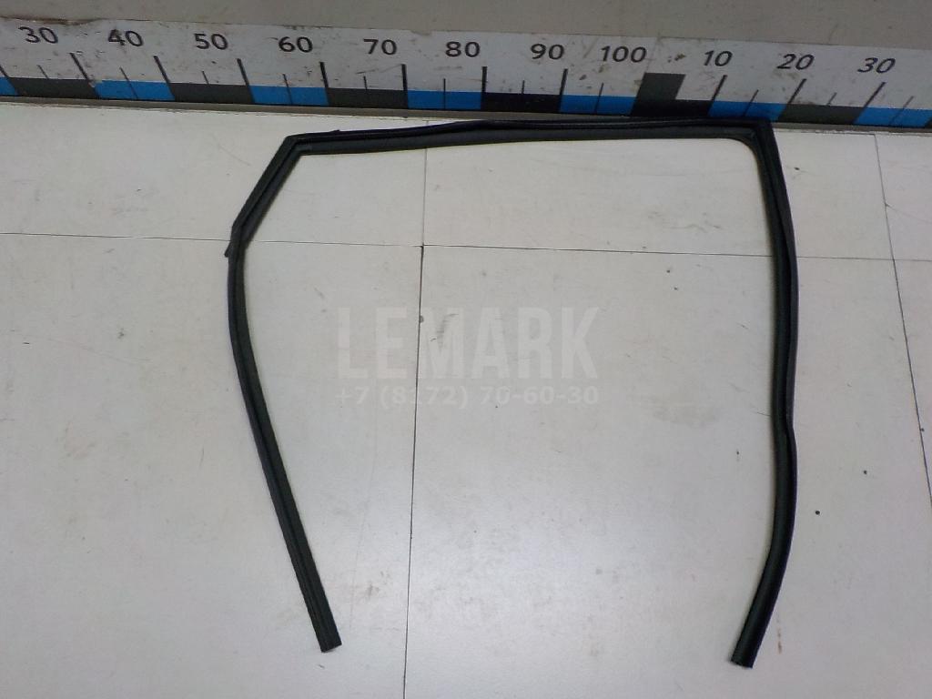 Уплотнитель стекла двери 823304EA3A Nissan