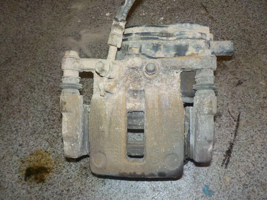Суппорт тормозной задний правый LR043282 Land Rover