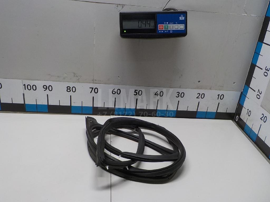 Уплотнитель двери 821302B000 Hyundai-Kia