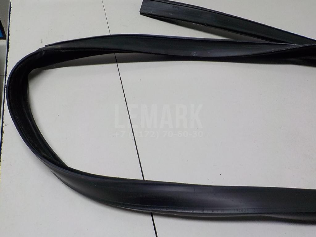 Уплотнитель стекла двери для  BMW X3 E83 2004-2010