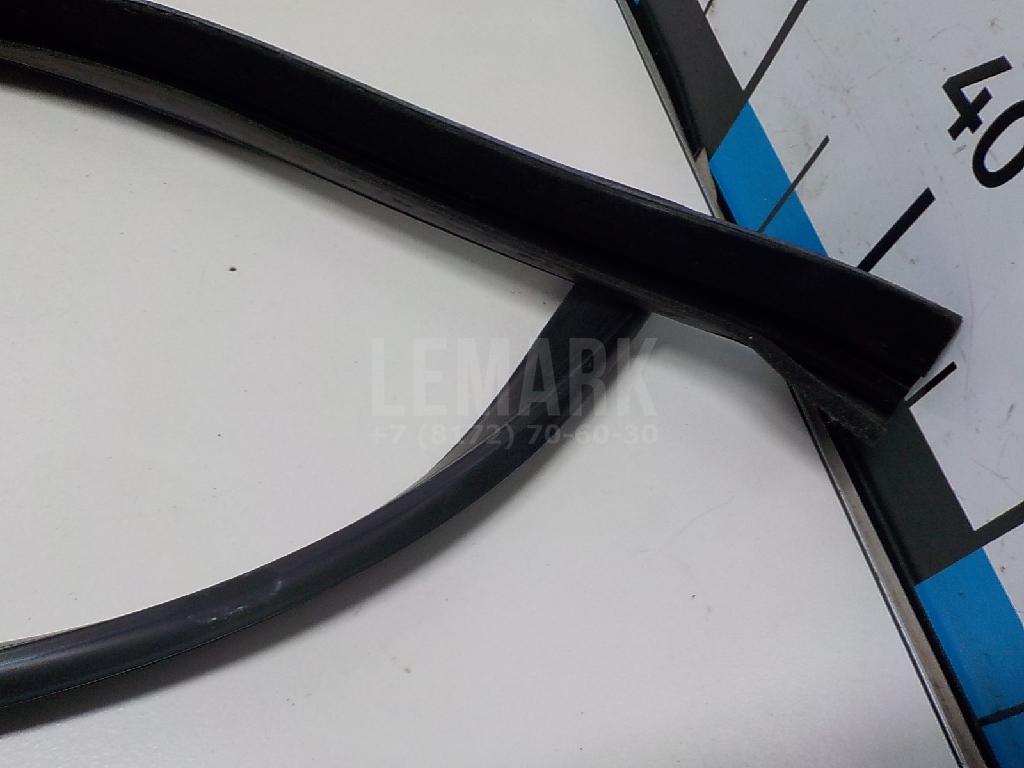 Уплотнитель стекла двери для  BMW X3 E83 2004-2010