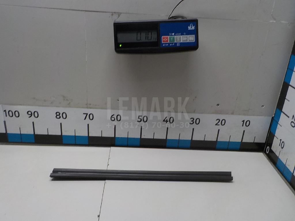 Уплотнитель двери 5E5839480 VAG