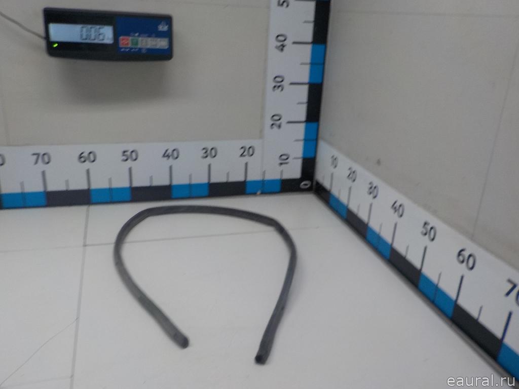 Уплотнитель капота