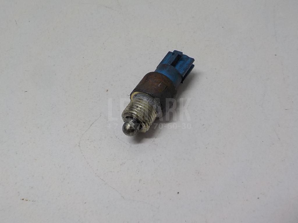 Датчик включения заднего хода 320056J001 Nissan
