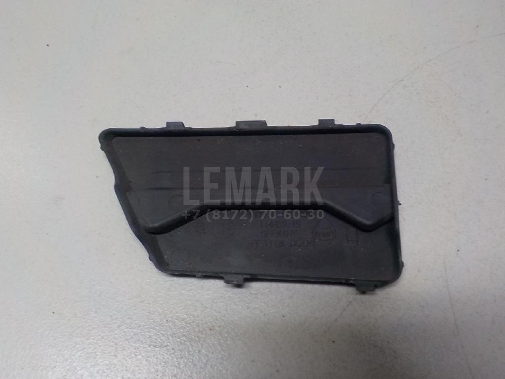 Заглушка бампера левая